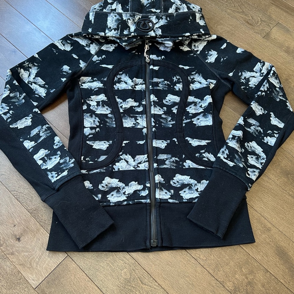 lululemon athletica Black and White Printed Zip-Up Hooded Bomber